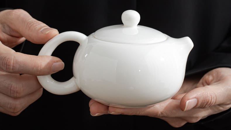 The Health Benefits of Chinese Tea: Why Using a Handmade Teapot Matters