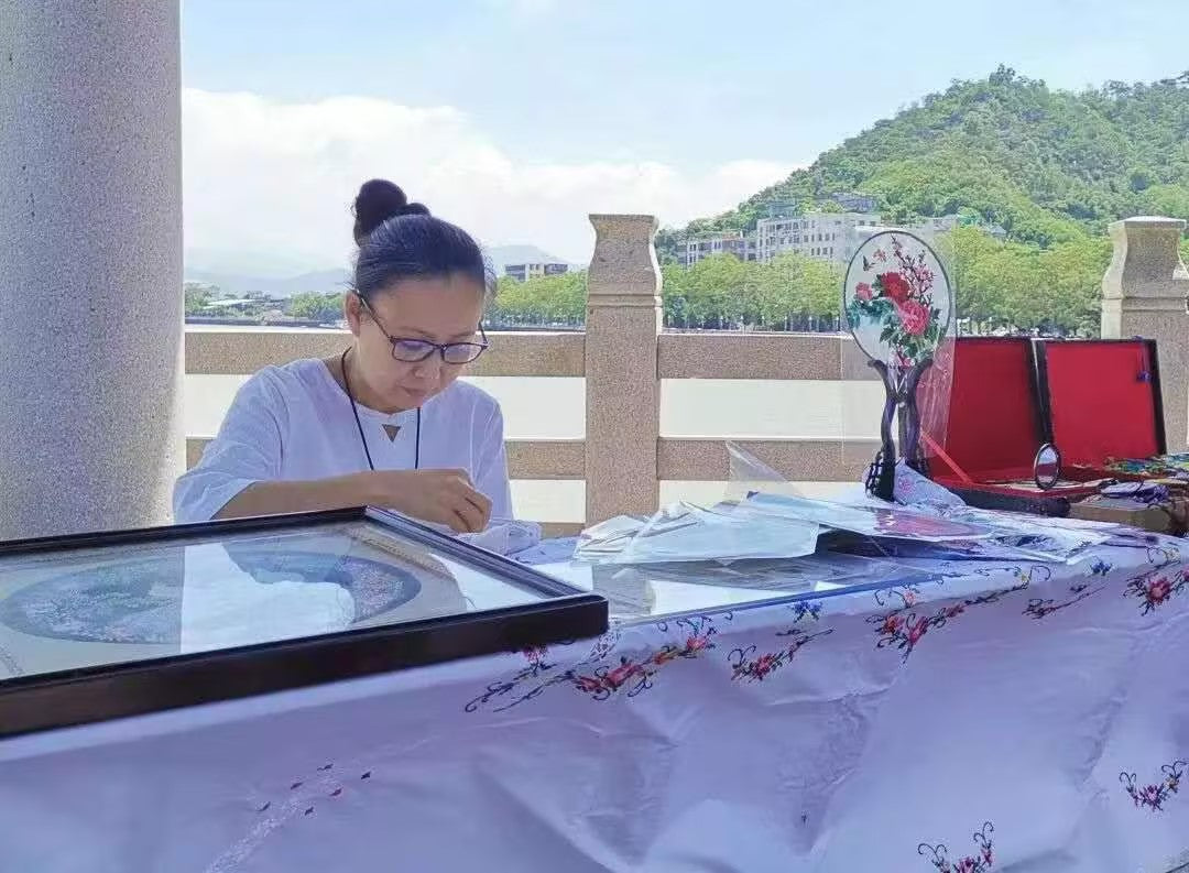 Guo Chunzhen: A Journey of Inheriting Chaozhou Embroidery