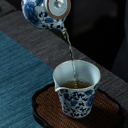 Blue and White Porcelain Pitcher Retro Large Ceramic Tea Pitcher Fair Cup Tea Pot Tea Utensils