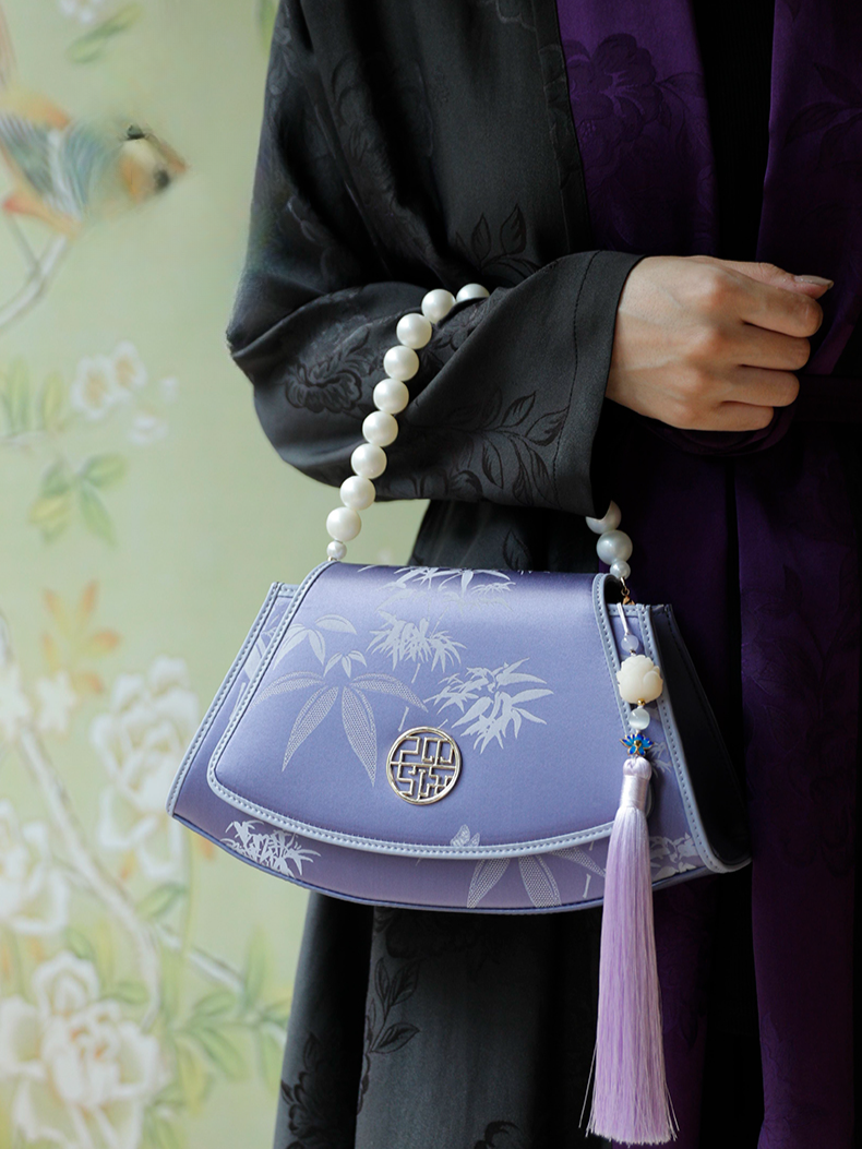 Elegant Bamboo Mulberru Silk Embroidered Leather Pearl Handbag