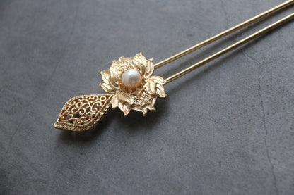 Natural Pearl Gold Plated Hair Clasp