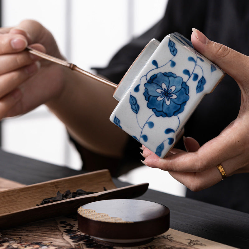 New Chinese Retro Yongle Blue and White Tea Pot Stoneware Small Sealed Storage Tank Tea Warehouse Kung Fu Tea Utensils