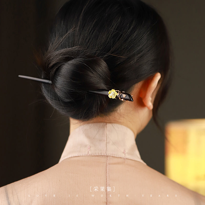Modern Simple Ebony Flower Hairpin