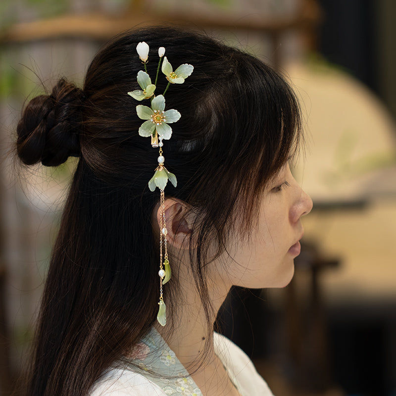 Elegant Magnolia Flower Tassel Hairpin
