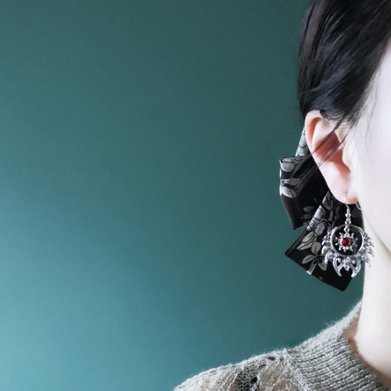 Elegant Oriental Classical Carved Rhinestone Earrings